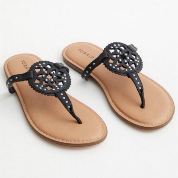 🆕 Black Medallion T Strap Sandal 8.5 Metallic  Wide Width NWT Torrid New! 8 1/2 - Picture 2 of 4